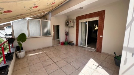 Tek Jordan Misja, Shitet Apartament 1+1 Me Verande !!!