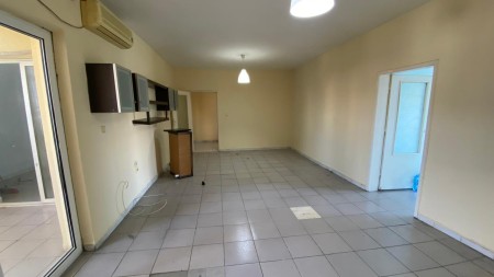 Tek Vasil Shanto, Shitet Apartament 3+1, Me Mundesi Ndarjeje Ne Dy Apartamente 1+1 !!