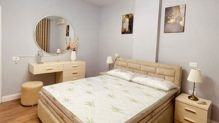Ne Rr. Frosina Plaku, Jepet Me Qira Super Apartament 2+1, Prane Kompleksit Kontakt !!!
