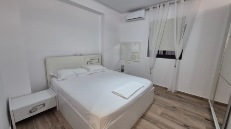 Tek Rr. Mine Peza, Shitet Apartament 1+1 I Rikonstruktuar Dhe Me Super Vendndodhje !!!!