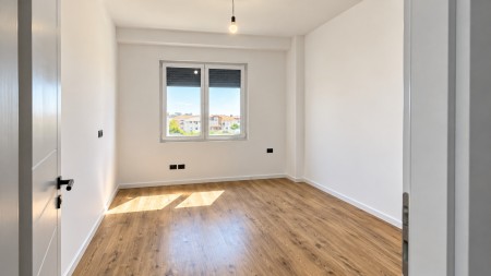 Ne Paskuqan, Tek Hallaci Residence 1, Shitet Super Apartament 2+1, Me Planimetri Perfekte!!!