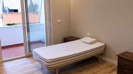 Prane 21 Dhjetorit, Shitet Apartament 2+1, Me Planimetri Te Rregullt Dhe Hapesira Te Bollshme !!