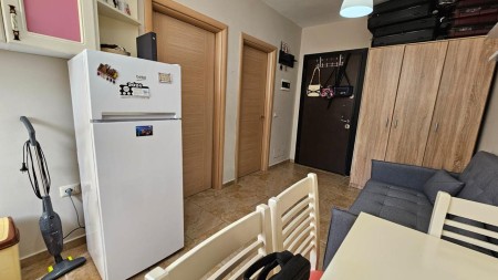 Tek Liqeni i Thate, Tek Rruga Peti, Jepet Me Qira Apartament 1+1, Super i Investuar !!!