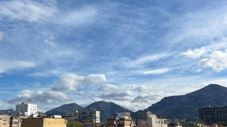 Ne Xhamllik, Jepet Me Qira Apartament 1+1 Totalisht I Investuar!!