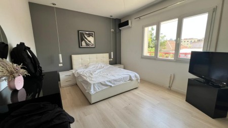 Tek Jordan Misja, Shitet Apartament 1+1 Me Verande !!!