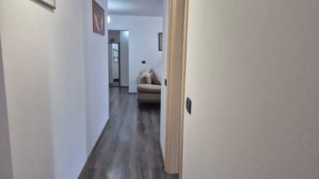 Tek Fusha E Aviacionit, Shitet Apartament 2+1 Me Strukture Te Rregullt !!