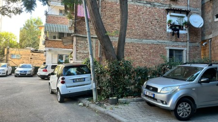 Tek Stadiumi Dinamo, Shitet Apartament 2+1 Per Biznes !!