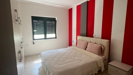 Ne Shkoze, Prane Ish Uzines Se Autotraktoreve, Shitet Apartament 2+1+2, Mundesi Ideale Banimi !!!
