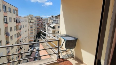 Ne Astir, Jepet Me Qira Apartament 1+1, Gati Per Banim!!!