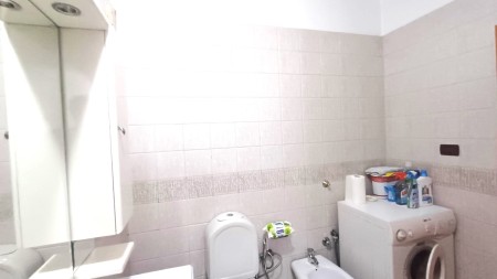 Ne Rrugen Fortuzi, Shitet Apartament 2+1 Me Siperfaqe Te Bollshme Dhe Orientim Perfekt !!!