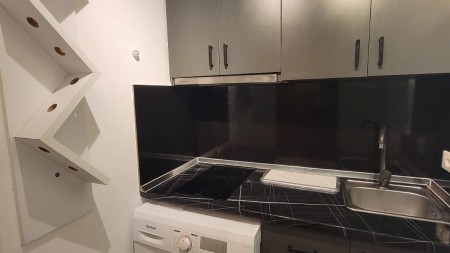 Tek Komuna E Parisit, Jepet Me Qira, Garsoniere Totalisht E Mobiluar!!!