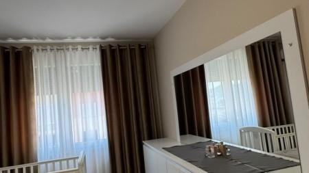 Tek Kryqezimi I 21 Dhjetorit, Mbrapa Bar Oslo, Jepet Me Qira Apartament 2+1, Me Lokacion Ideal!!!