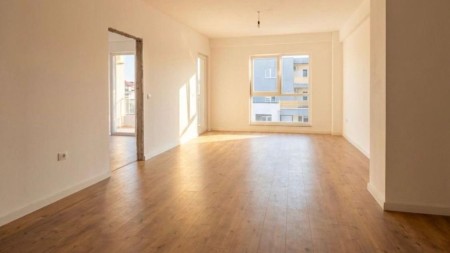 Ne Laprake, Tek Kompleksi Aura, Shitet Apartament 2+1 Me Investim Ekstra!