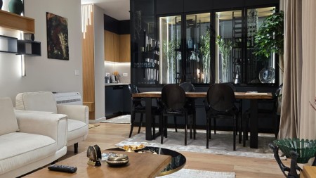 Tek Kodra e Diellit, Jepet Me Qira Super Apartament 2+1+2+Post Parkimi, Totalisht i Investuar Gati Per Banim!!!