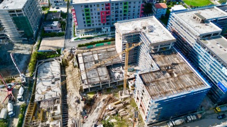 Okazion Kleringu!!! Tek "Ringside Residences", Shitet Apartament 2+1+2 Me Planimetri Perfekte!!!