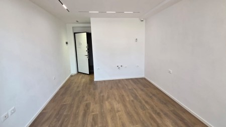 Tek 21 Dhjetori, Shitet Garsoniere, Mundesi Ideale Investimi Dhe Banimi !!