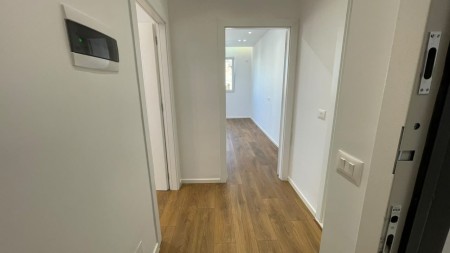 Tek Mozaiku I Tiranes, Shitet Super Apartament 1+1 Me Planimetri Te Rregullt Dhe Lokacion Perfekt !!