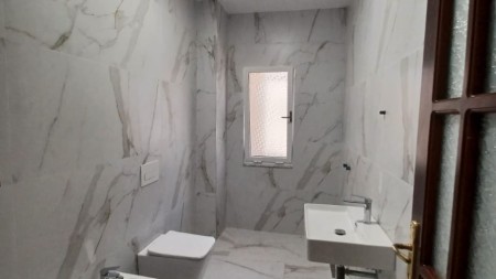 Tek Sheshi Wilson, Jepet Me Qira Ambient Per Tipologji Te Ndryshme Biznesi, Me Lokacion Perfekt!!!