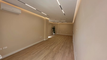 Tek Stadiumi Air Albania, Jepet Me Qira Per Zyra Super Apartament 2+1, Me Planimetri Dhe Location Perfekt Dhe Post Parkimi !!!