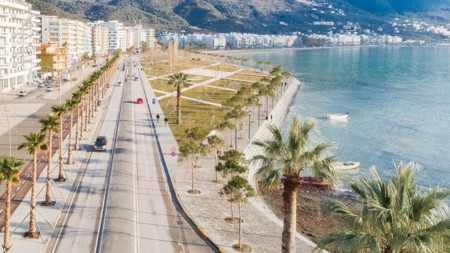 Ne Lungomare Vlore Shitet Njesi Biznesi, Ideal Per Investim!!!