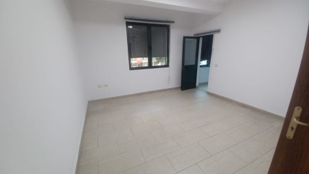 Ne Brryl, Jepet Me Qira Ambient, Per Tipologji Te Ndryshme Zyrash Ose Klinikash Mjekesore!!!