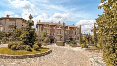 Prane Teg, Tek Rezidenca Secret Garden Shitet Apartament 2+1+2 Me Hapsira Te Bollshme!!