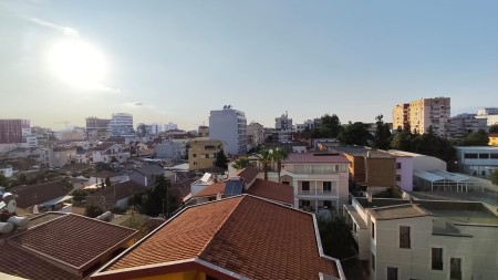 Tek Rezidenca Emi 6, Shitet Super Apartament 2+1+2 Me Hapesira Te Bollshme!!
