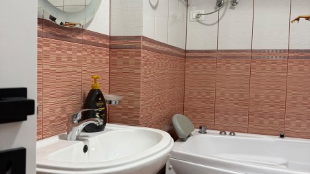 Perballe Ish Ekspozites, Jepet Me Qira, Super Apartament 3+1+2 Totalisht I Investuar, Gati Per Banim!!!