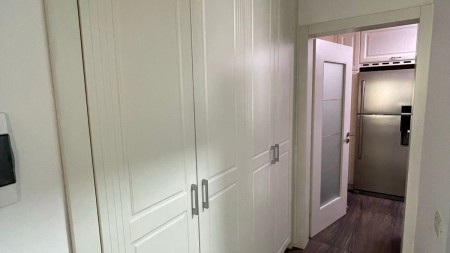 Ne Myslym Shyr, Jepet Me Qira Apartament 2+1 Se Bashku Me Post Parkimi Te Perfshire Ne Cmim !!!