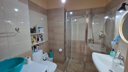 Tek Liqeni I Thate, Shitet Super Apartament 2+1+2 Me Cmim Okazion !!
