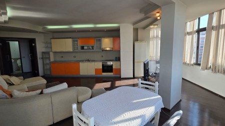 Tek Kodra e Diellit, Shitet Super Apartament 2+1, Me Location Perfekt !!