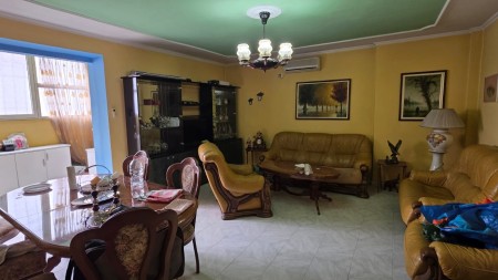 Ne Myslym Shyri, Jepet Me Qira Apartament 2+1, Me Lokacion Perfekt Dhe 2 Poste Parkimi !!