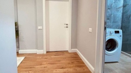 Ne Rr. Frosina Plaku, Jepet Me Qira Super Apartament 2+1, Prane Kompleksit Kontakt !!!