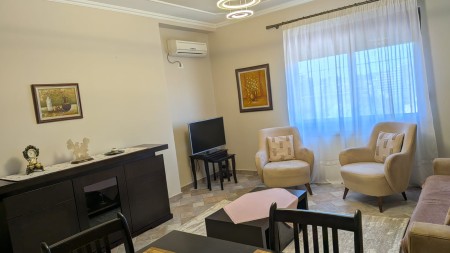Tek Shkolla Baletit, Jepet Me Qira Apartament 1+1, Gati Per Banim!!!
