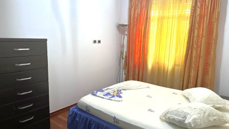 Ne Bllok, Jepet Me Qira Apartament 1+1, I Mobiluar !!