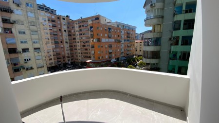 Ne Komune Te Parisit Shitet Apartament 1+1 Me Orientim Perfekt!!