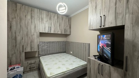 Prane Medresese, Jepet Me Qira Apartament 1+1 Ideal Per Banim !!!