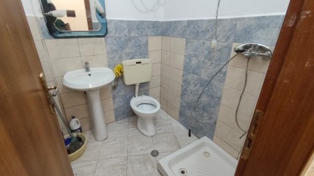 Ne Rrugen E Kavajes, Shitet Apartament 1+1 Me Hapesira Te Bollshme!!
