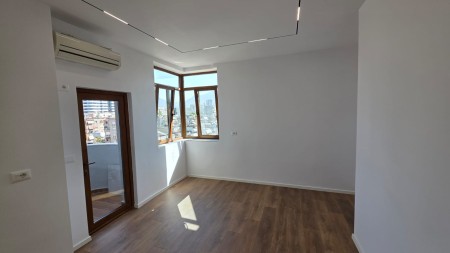 Tek Ish Stacioni i Fundit i Tiranes se Re, Shitet Super Apartament 1+1, Ideal Per Banim Dhe Investim !!!