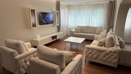 Ne Bllok, Jepet Me Qira Super Apartament 2+1+2, Ideal Per Banim !!!