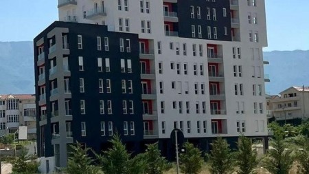 Ne Ali Dem, Tek Kompleksi Darling, Shitet Apartament 3+1 Me Hapesira Te Bollshme !!!