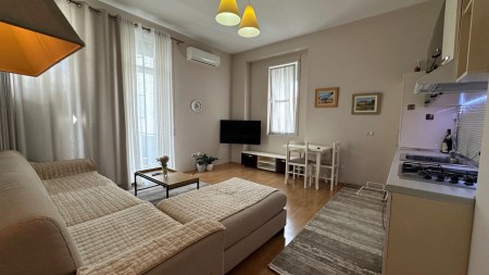Tek Kopshti Botanik, Shitet Super Apartament 1+1 Totalisht I Investuar !!