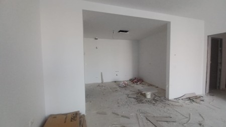 Tek Vertikal Forest, Perballe Stadiumit Air Albania, Jepet Me Qira Ambient Ideal Per Zyra Apo Klinika !!!