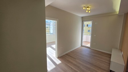 Tek Komuna E Parisit, Shitet Apartament 1+1 Ideal Per Investim !!!