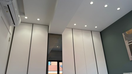 Tek Rruga e Kavajes, Shitet Super Apartament 1+1, Totalisht I Investuar !!