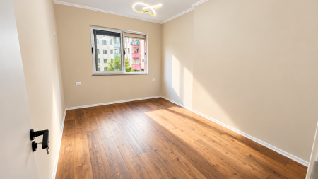 Ne Yzberisht, Shitet Apartament 1+1 Me Planimetri Te Rregullt!!