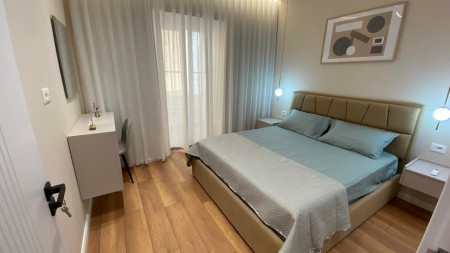 Prane Pazarit Te Ri, Shitet Apartament 1+1, Me Planimetri Te Rregullt!!