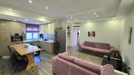 Ne Selite, Prane Universitetit Barleti, Shitet Super Apartament 2+1, Ideal Per Banim Dhe Investim !!!