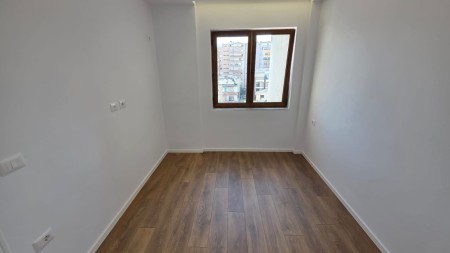 Tek Ish Stacioni i Fundit i Tiranes se Re, Shitet Super Apartament 1+1, Ideal Per Banim Dhe Investim !!!