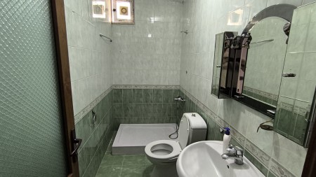 Ne Laprake, Tek Blloku Gintash, Shitet Ambient Biznesi Ideal Per Investim !!!